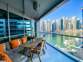 La Buena Vida Holiday Homes - Exquisite Spacious Luxe 1BR Apt , Full Marina View, Kitchen, 5 Min to Beach, JBR and Marina